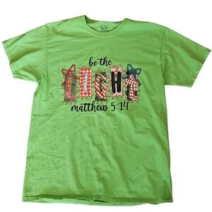 Green Graphic T-Shirt with Inspirational Text Be The Light Bible Verse Size M